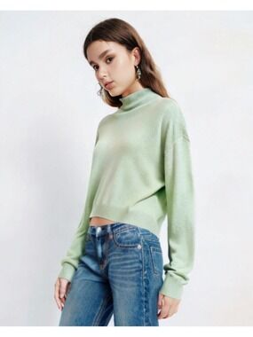 H&M DIVIDED Green Mock Turtleneck Cropped Relaxed Fit Sweater